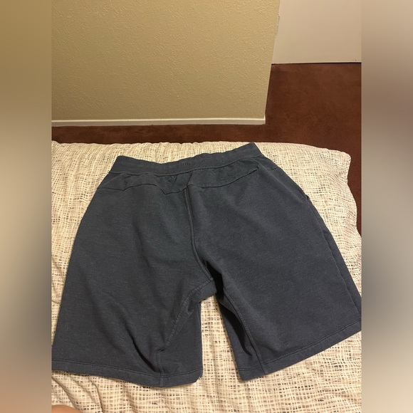 Lululemon men shorts - Picture 2 of 4